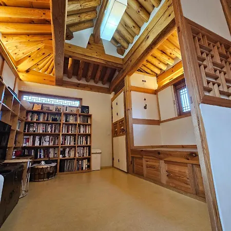 Chaehyodang Hanok Stay-3